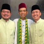 Ratu-Dewa-dan-Prima-Salam-Ikuti-Safari-Jumat-Bersama-Ustaz-Abdul-Somad-di-Masjid-Assadah-Polda-Sumsel